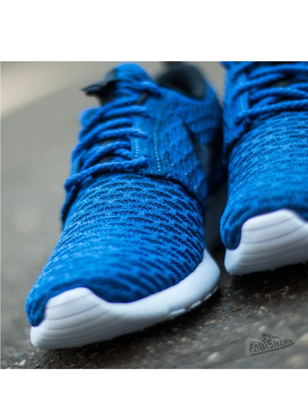 NIKE WOMENS ROSHE ONE FLYKNIT in BLUE Size: 7